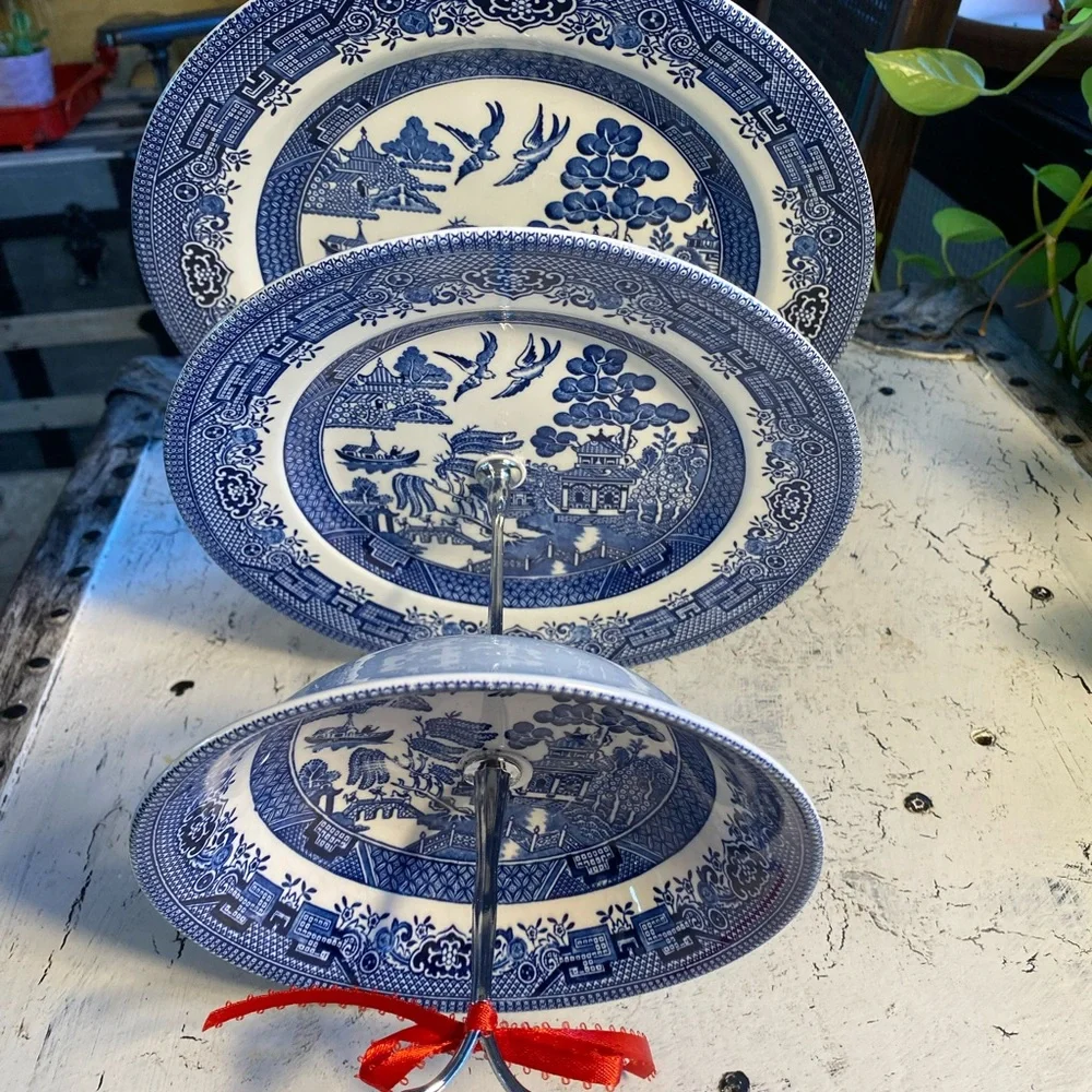 Blue Willow 3 Tired Cupcakes Stand - Picture 10 of 11